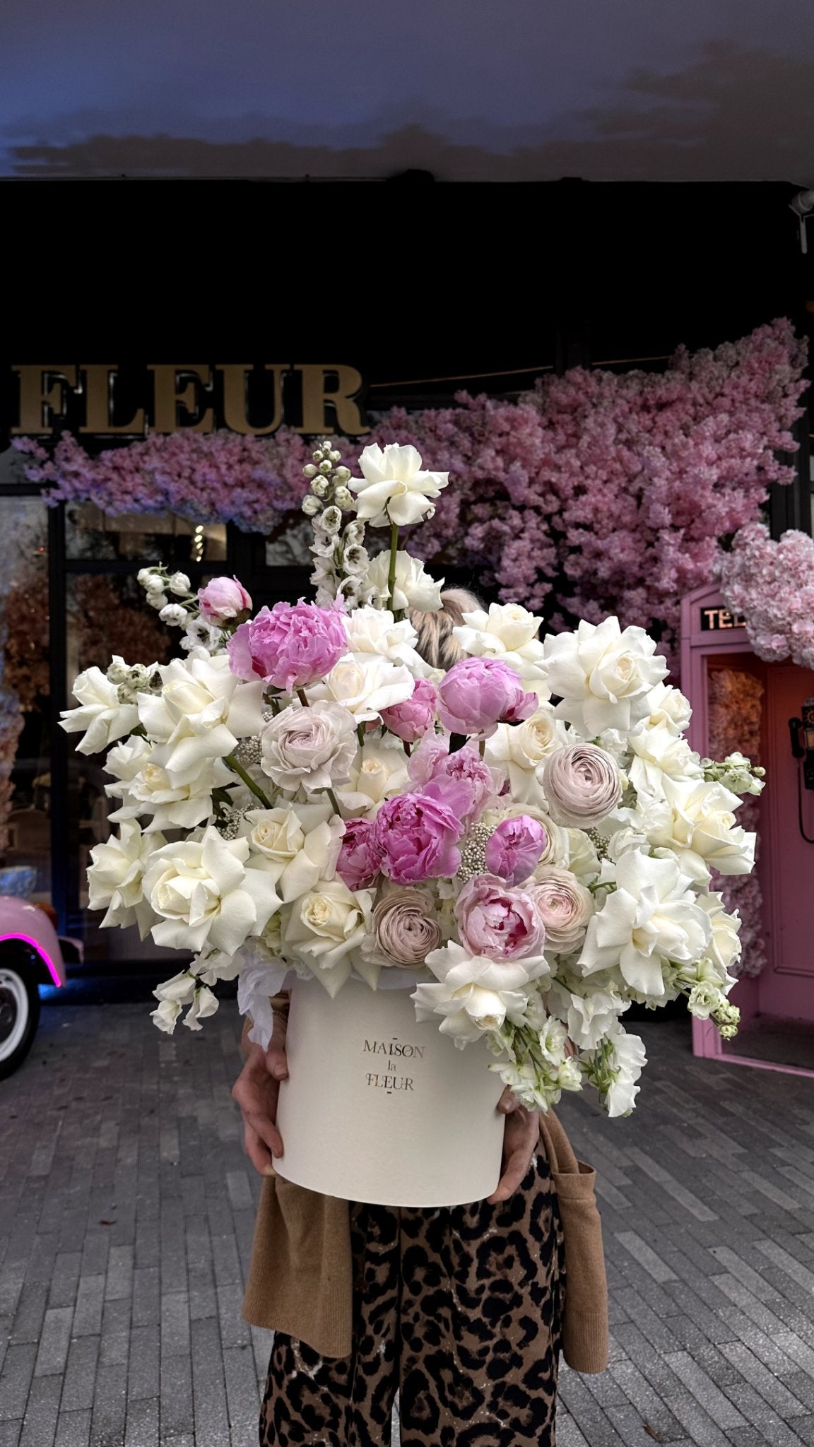 Vanilla Babe - Box arrangement with premium peonies, ranunculus, hydrangea, garden roses, delphinium, long stem roses - Maison la Fleur