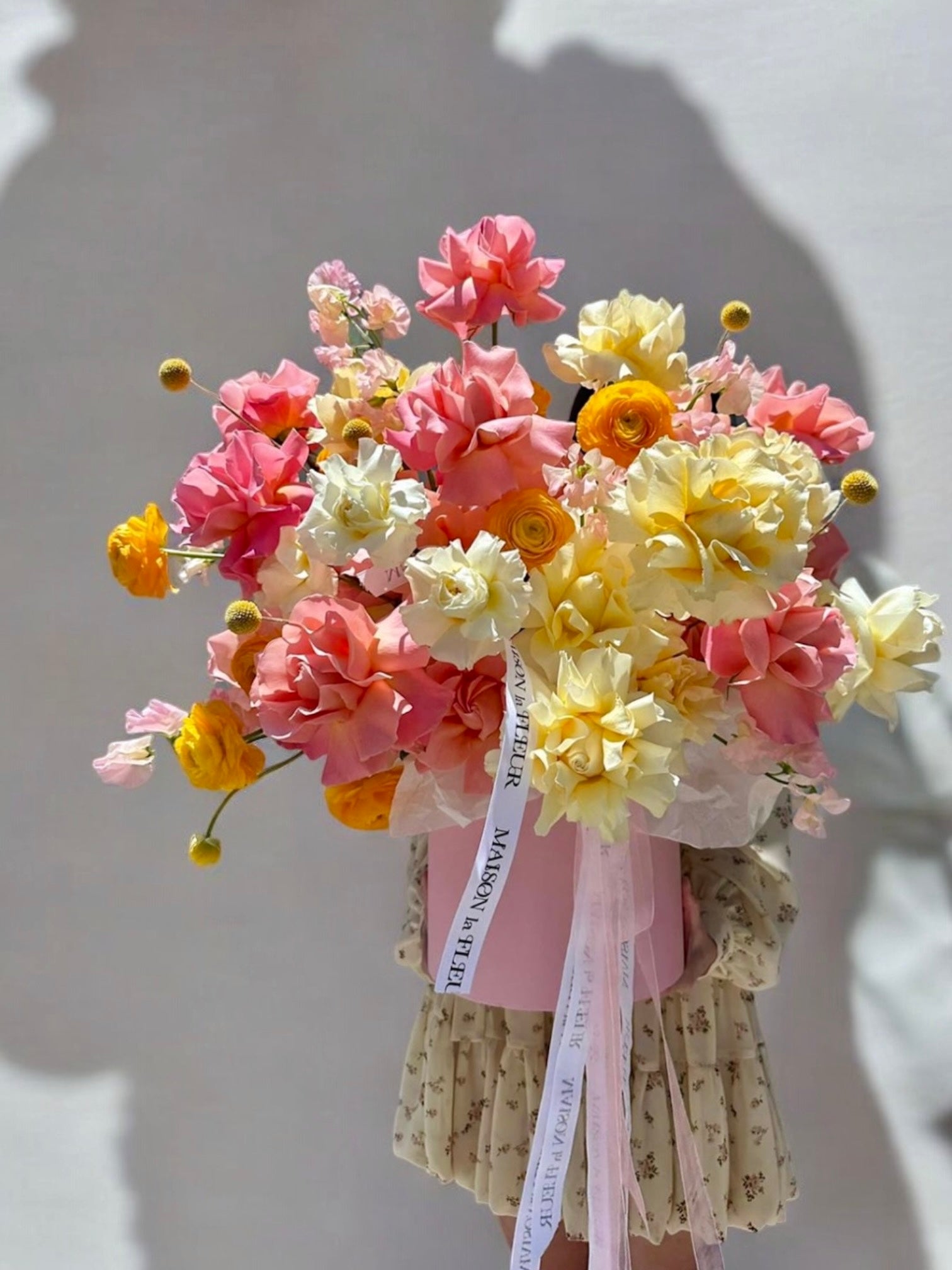 Wanna be your Sunshine - Beautiful long stem roses, fragrant David Austin garden roses, European ranunculus, sweet pea and hydrangea - Maison la Fleur