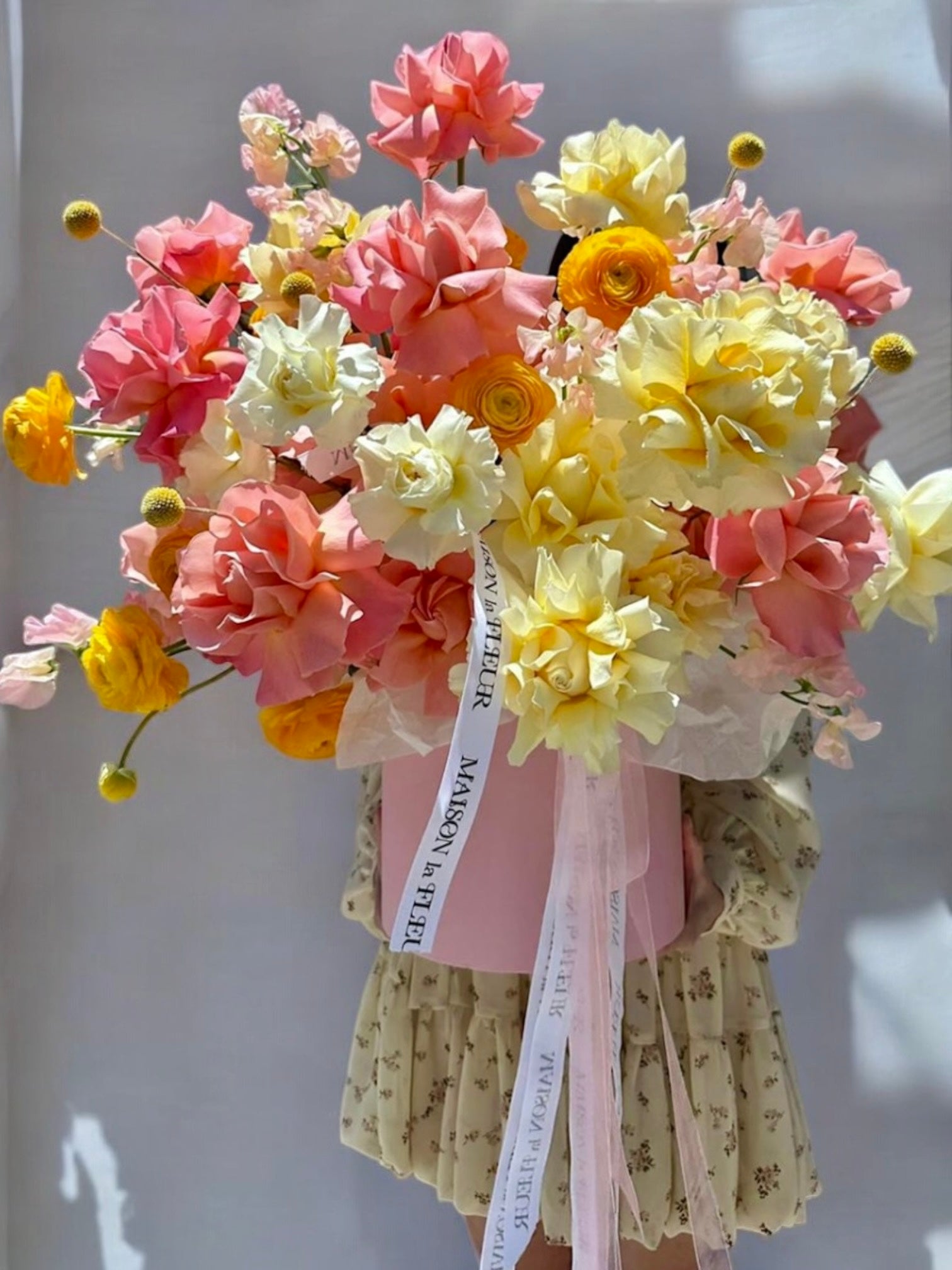 Wanna be your Sunshine - Beautiful long stem roses, fragrant David Austin garden roses, European ranunculus, sweet pea and hydrangea - Maison la Fleur