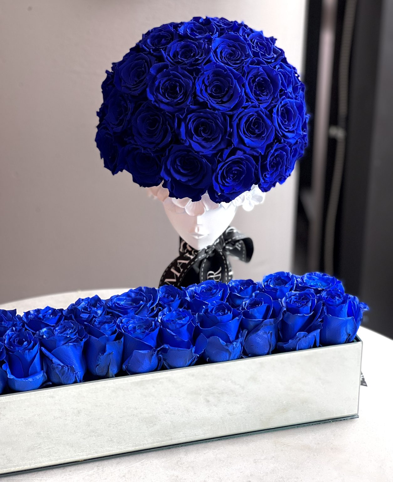 Dozen Blue Roses , Charme Bleu- 2 dozen premium roses - Maison la Fleur