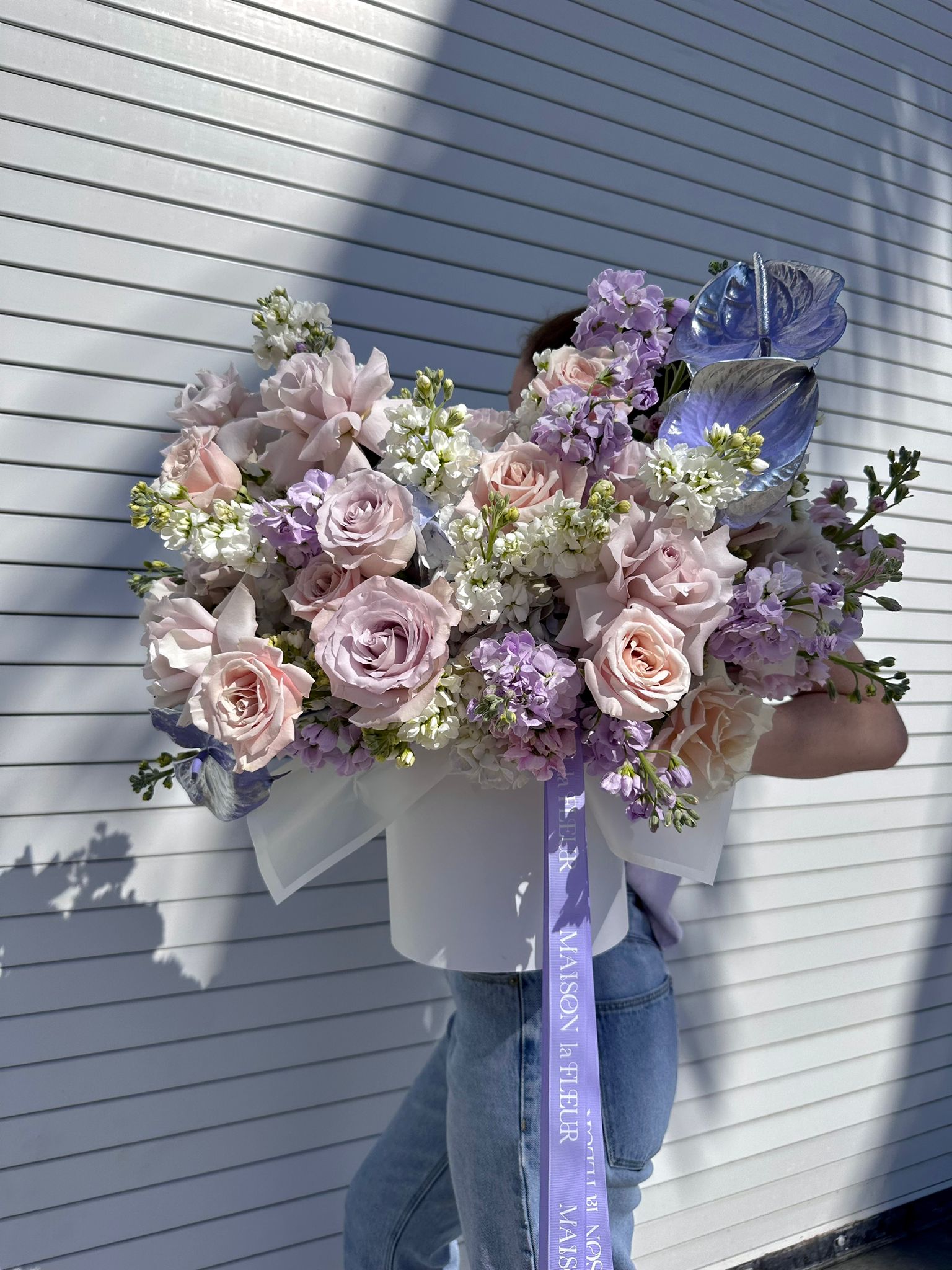Do you Lilac ? Long stem roses, hydrangeas , anthurium color enhanced and stock - Maison la Fleur