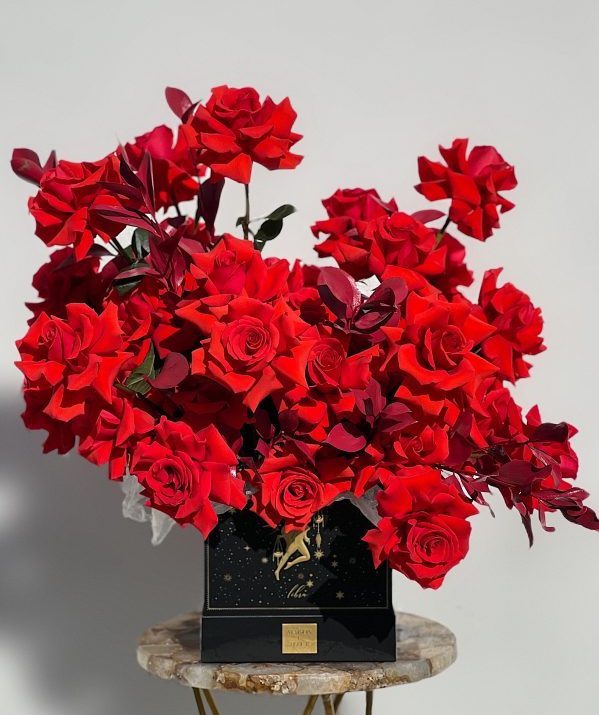Long Stem Red Roses, "Happy Birthday" zodiac box with 50 premium long stem red roses - Maison la Fleur