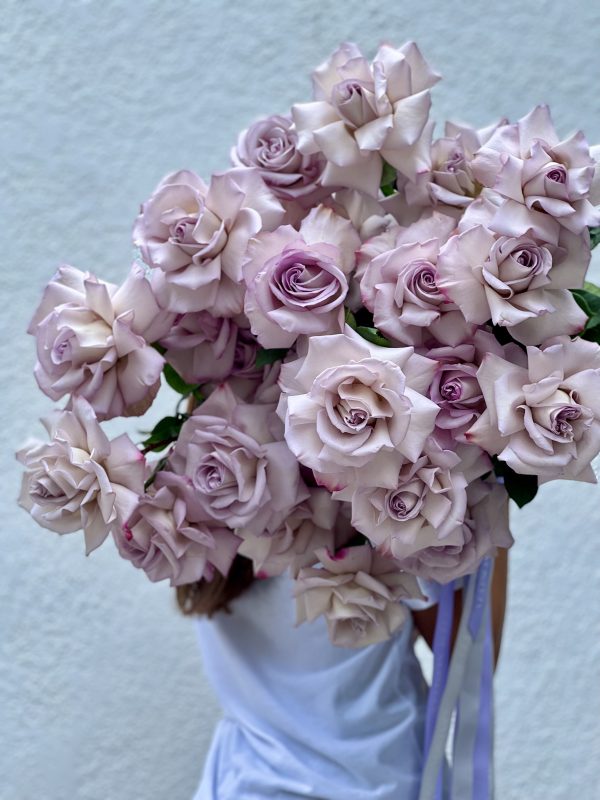 Higher Lover - most beautiful long stem delicate lilac roses - Maison la Fleur
