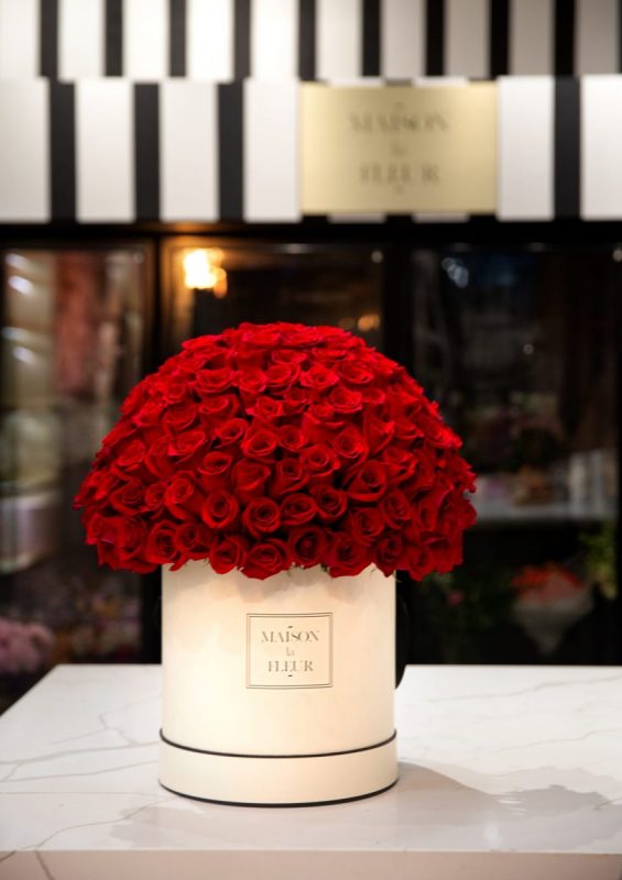 Hugs Of Love - Classic white box with premium red roses - Maison la Fleur