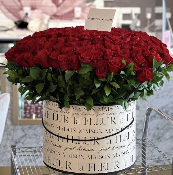 Indecent Proposal - extra large box of 250 premium long stem red roses - Maison la Fleur
