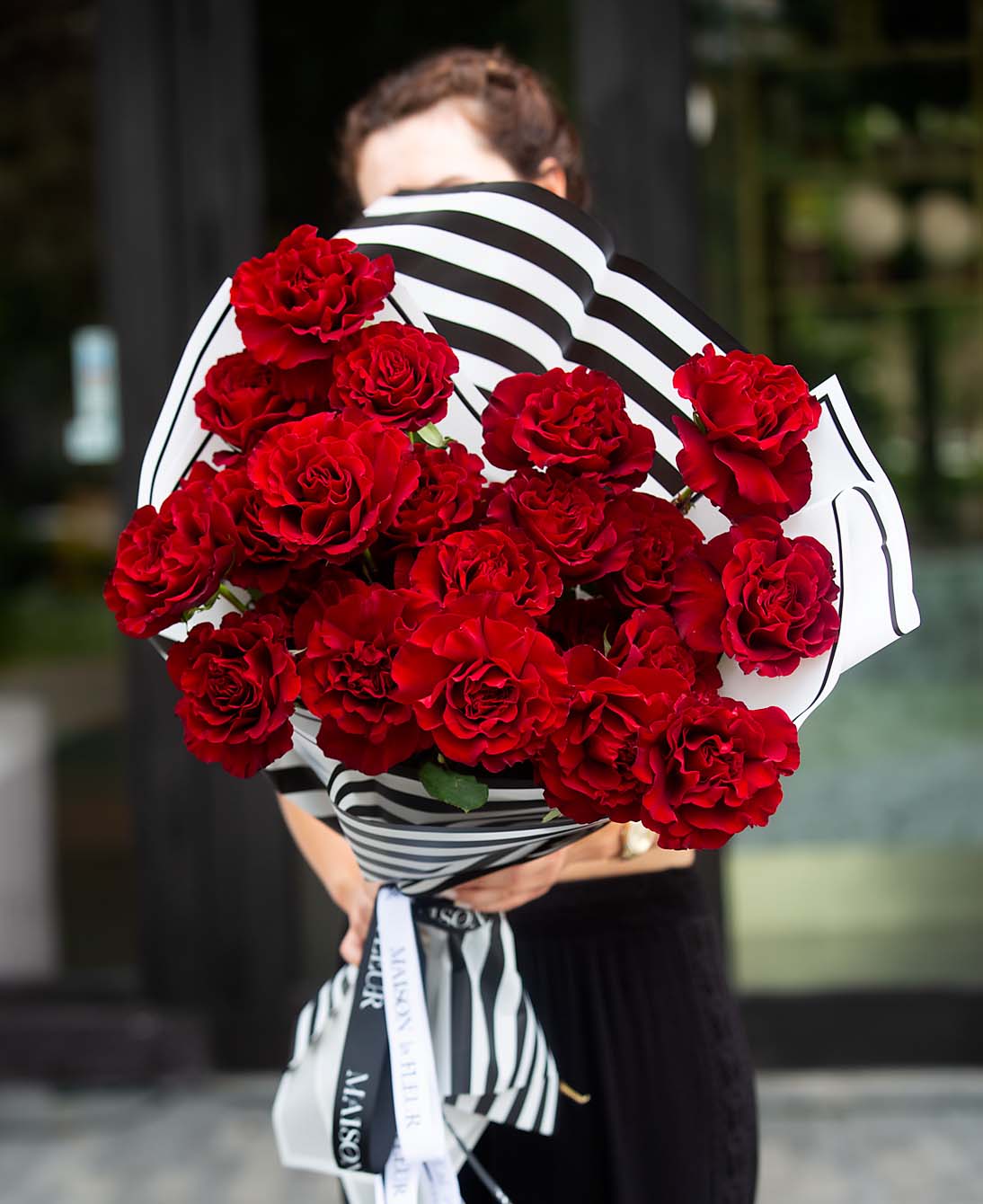 Red Long Stem Roses, "Its A Date" - premium red long stem roses - Maison la Fleur