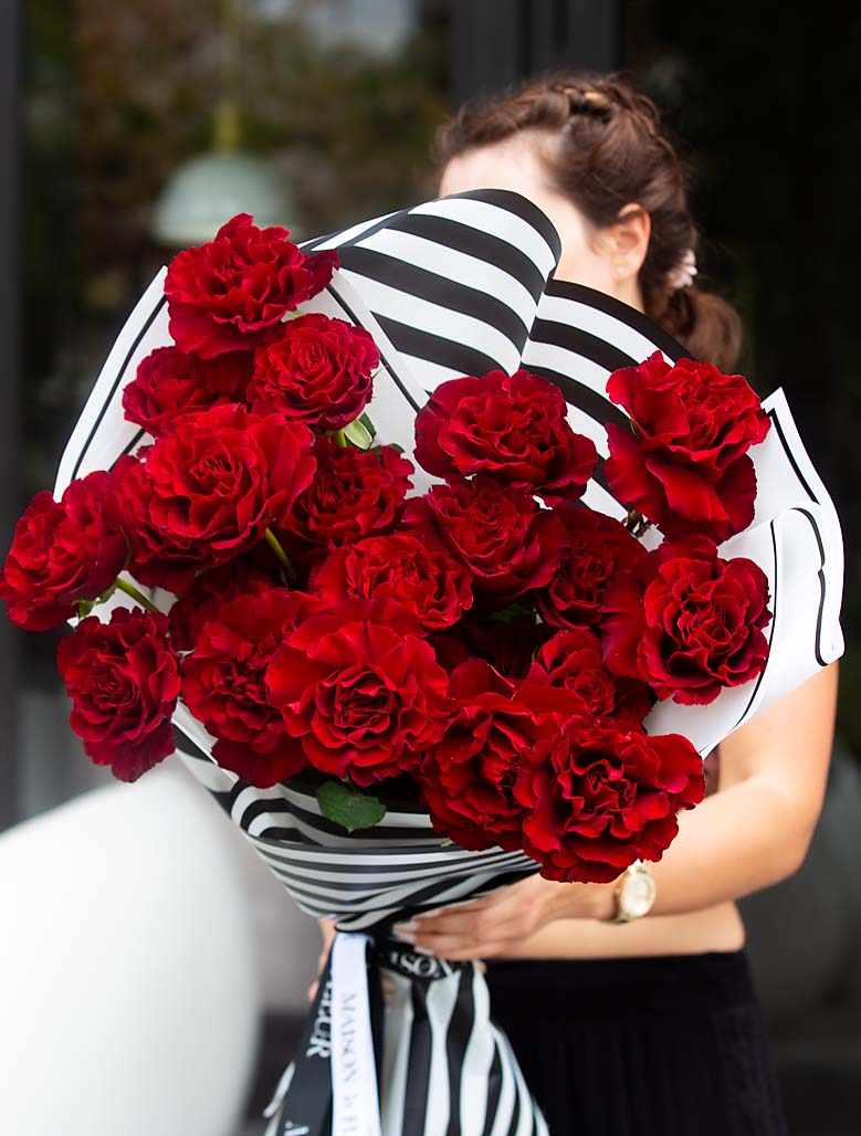 Red Long Stem Roses, "Its A Date" - premium red long stem roses - Maison la Fleur