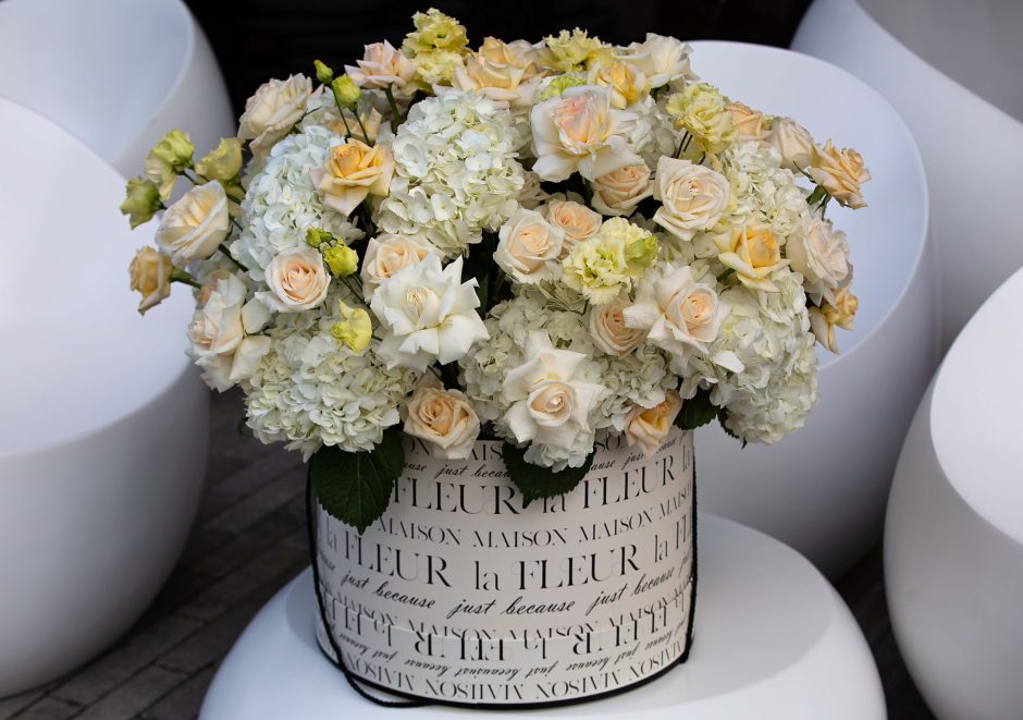 Jumbo Hydrangea Box - Hydrangea, roses and lisianthus - Maison la Fleur