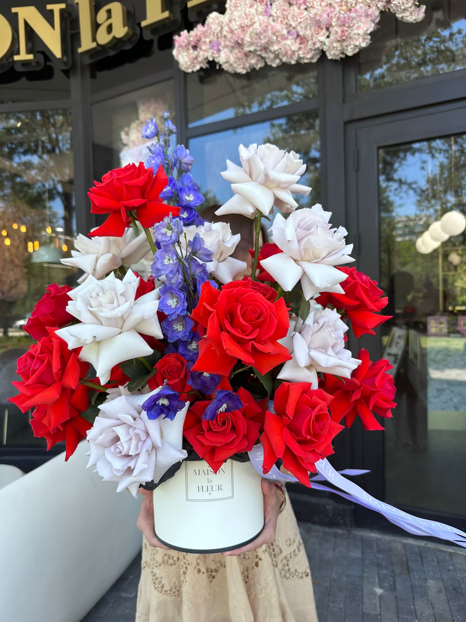 Fresh Red Roses , Nina’s touch - Beautiful and lasting long stem roses, and delphinium