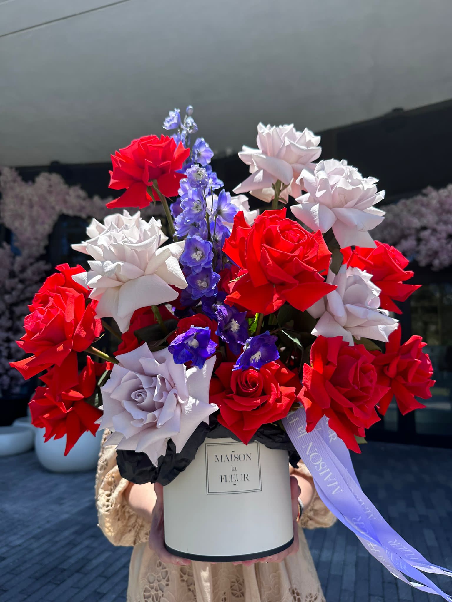 Fresh Red Roses , Nina’s touch - Beautiful and lasting long stem roses, and delphinium