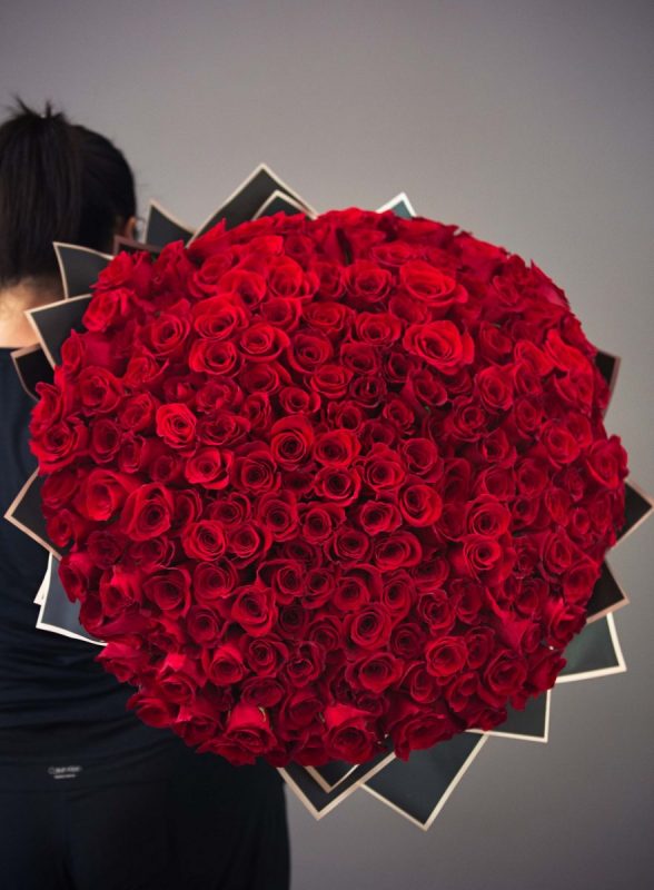 Beautiful Red Roses Bouquet, Passionate Affair - 200 beautiful red premium roses