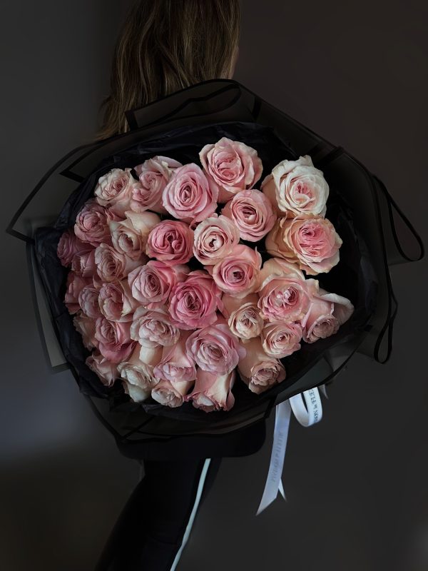 black and pink roses bouquet