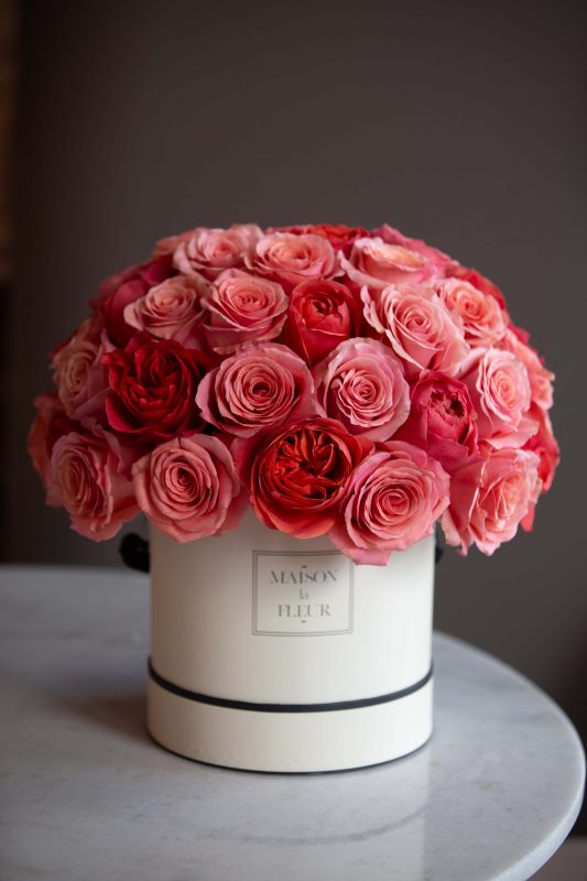 Beautiful Roses Box, Playful Kiss - a beautiful box arrangement of garden roses