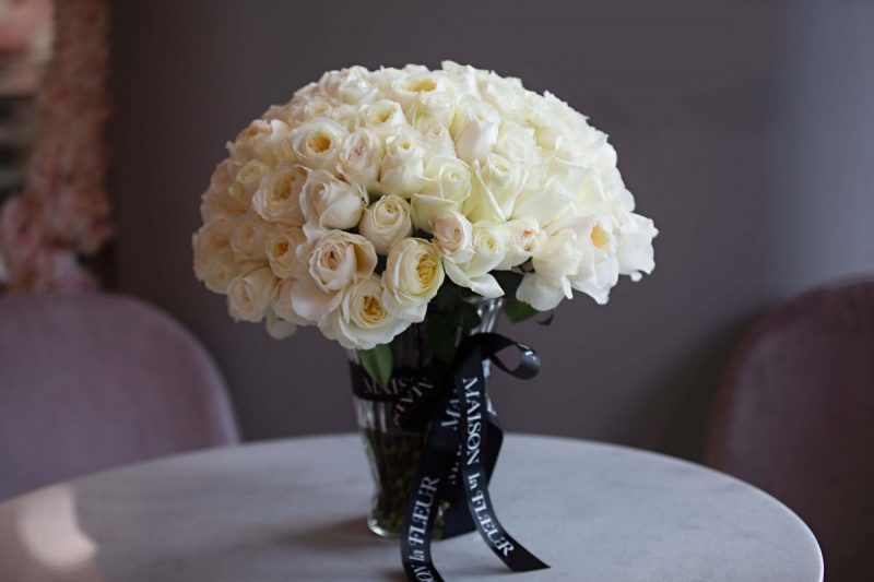 100 White Roses Bouquet, Viennese Waltz - 100 Premium garden Roses of David Austen Media 1 of 3